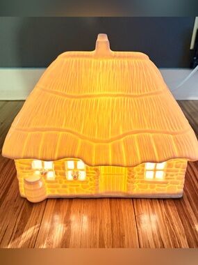 Irish Belleek Cottage Lamp